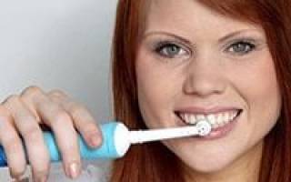 Как почистить зубные протезы